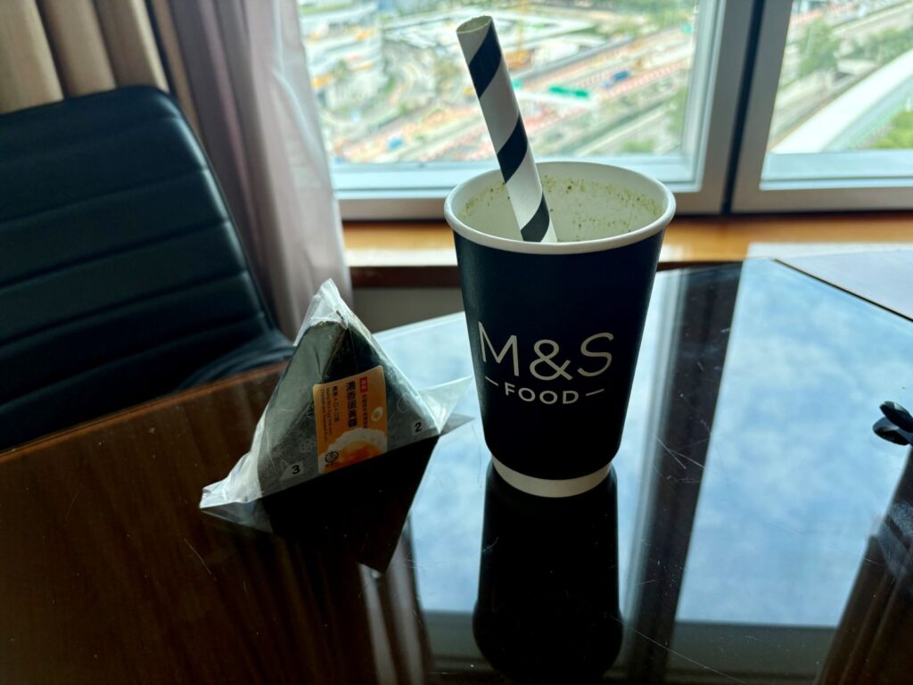 Eating gluten-free in Hong Kong with a smoothie and sushi